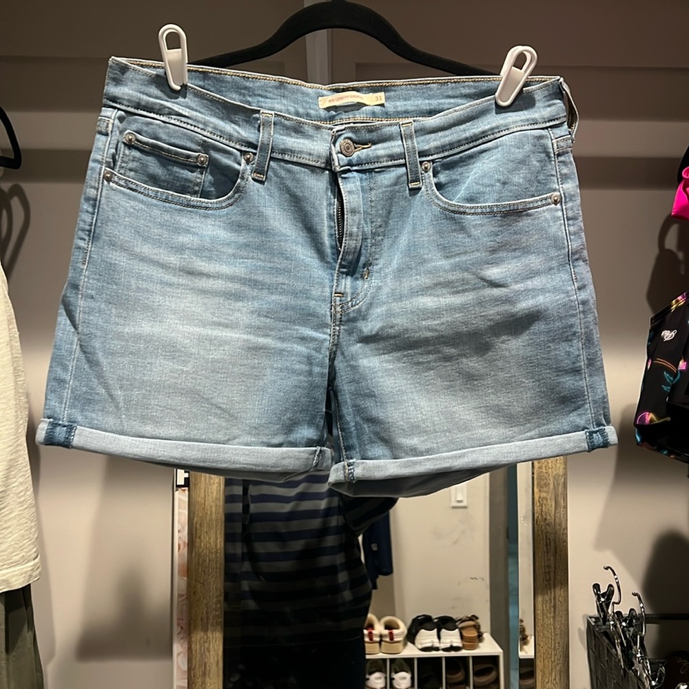 Levi’s mid length shorts